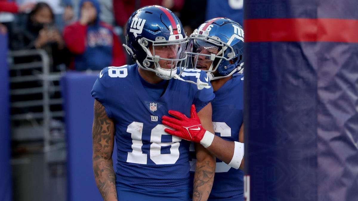 Giants rout Colts, reach playoffs for 1st time since 2016