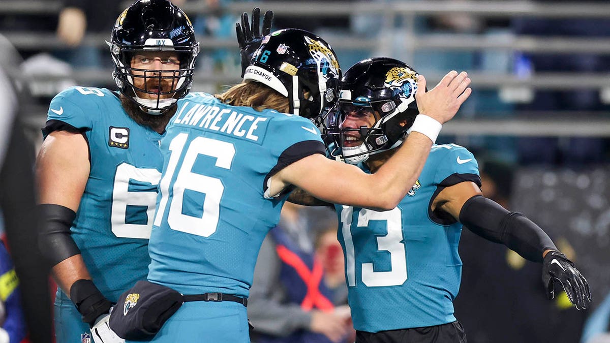 Jaguars defeat Titans, clinch AFC South championship and a playoff spot  after Week 18 win - Big Cat Country