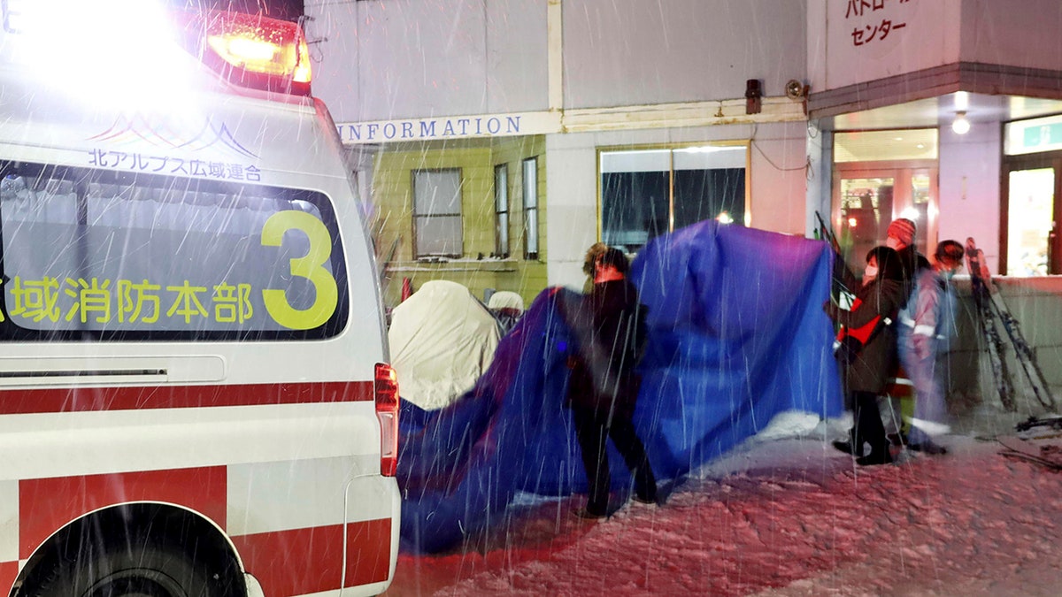 Search team helping injured skiers