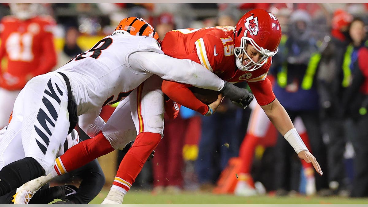 Joseph Ossai tackles Patrick Mahomes