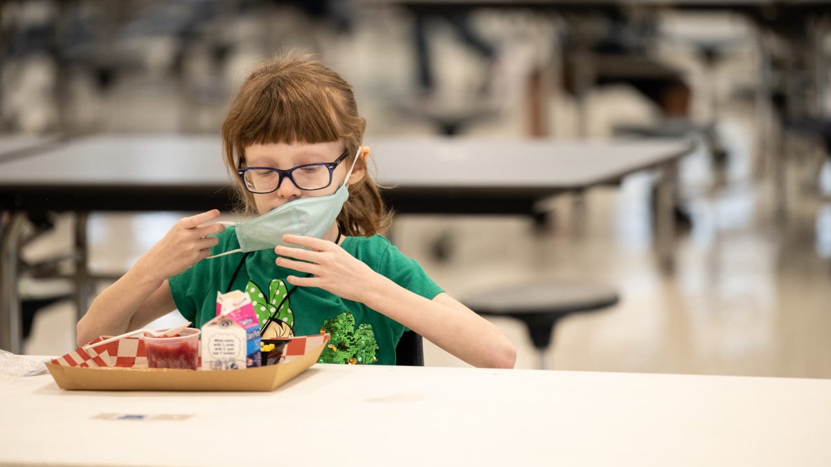 Child in Kentucky school with mask