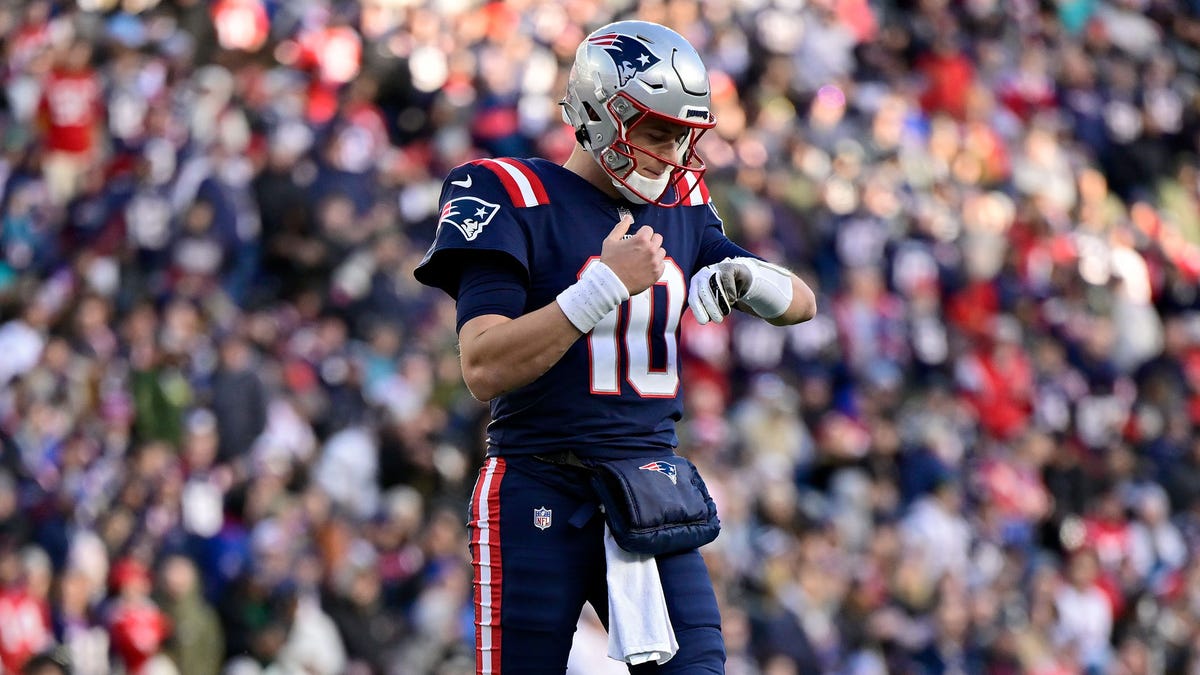 NFL Notes: Pats playoff hopes dealt a blow