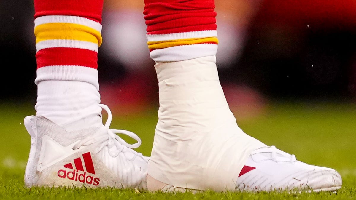 Patrick Mahomes wrapped ankle