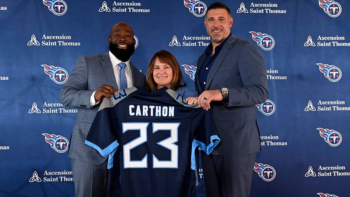Ran Carthon with titans jersey