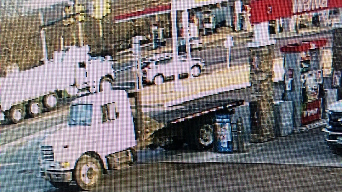 flatbed truck stealing gas