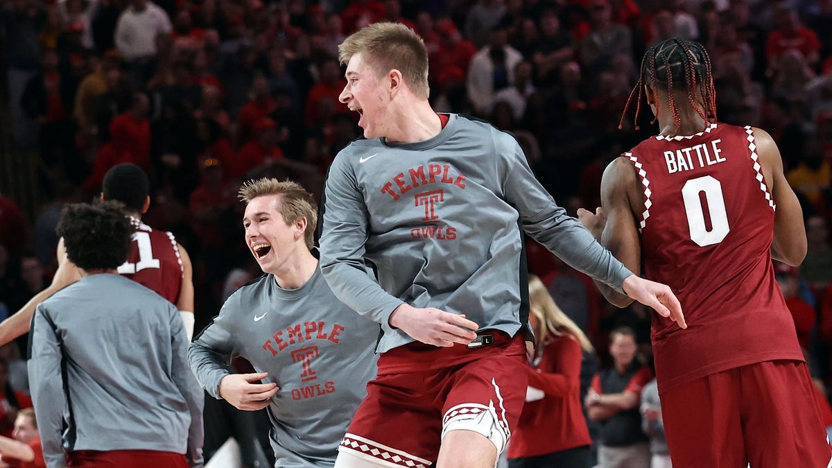 Temple Owls celebrate upset win