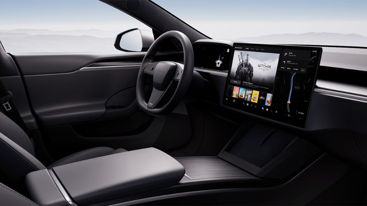 tesla steering wheel