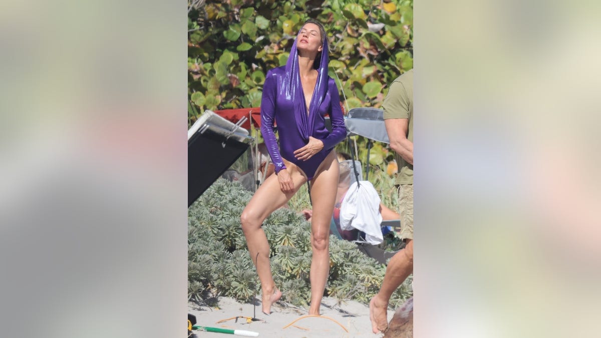Gisele Bündchen sizzles in swimsuit for cheeky photoshoot while Tom Brady  enjoys time with their daughter