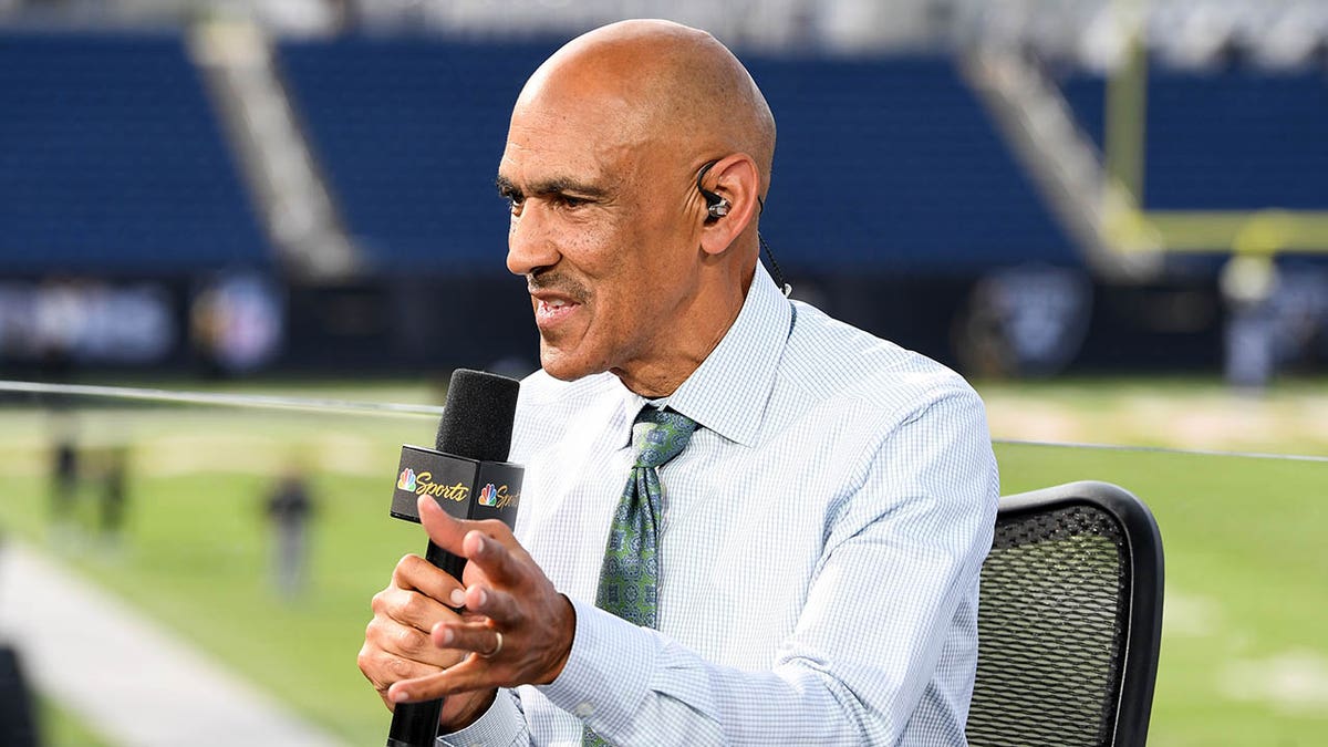 Tony Dungy retransmitiendo