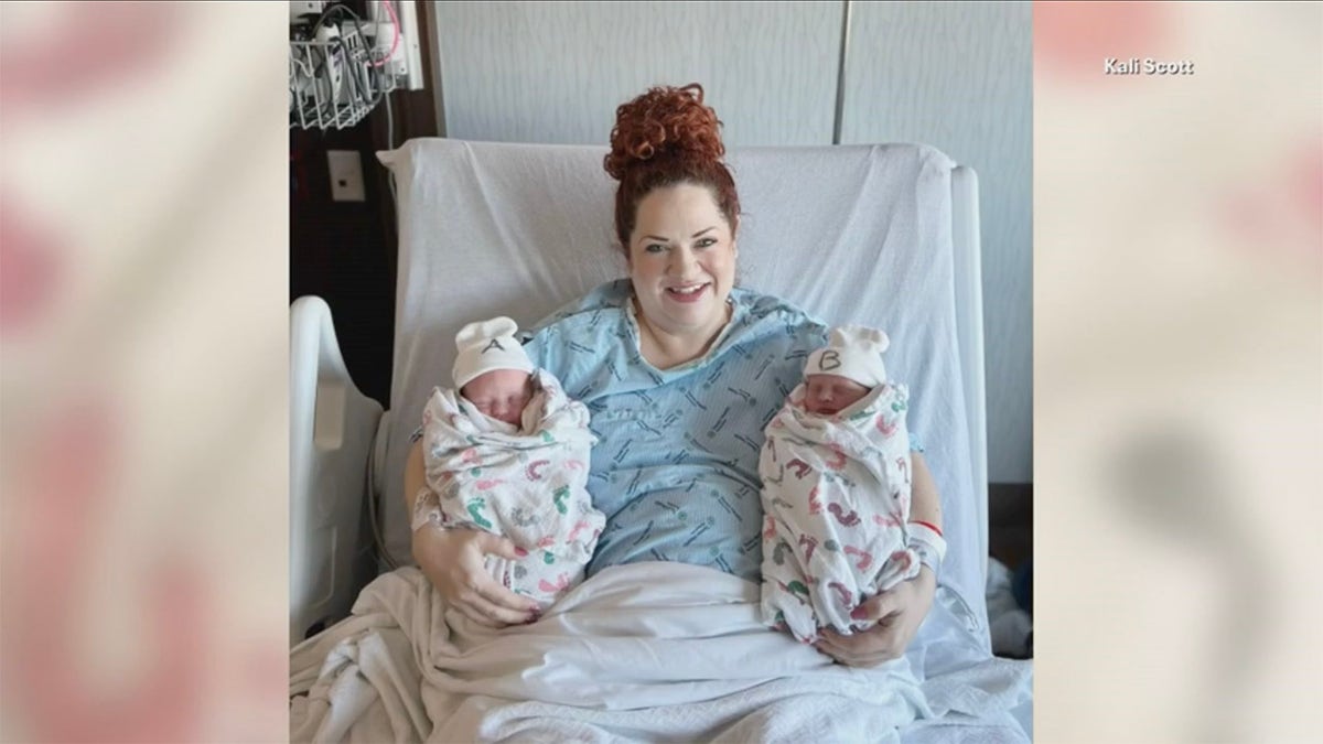 texas twins with mother