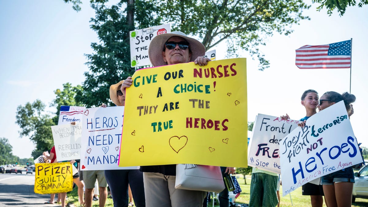 Health care workers protest vaccine mandate in New York