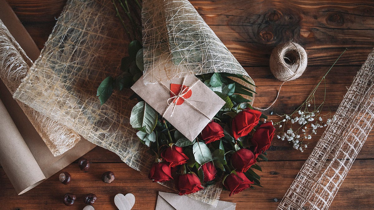 Valentine's Day bouquet and note