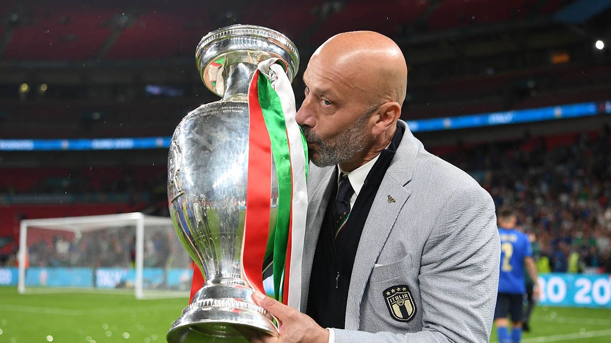 Italian soccer star Gianluca Vialli, 58, dies of cancer