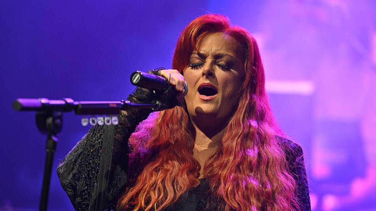 Wynonna Judd singing