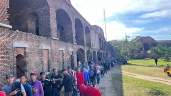 Florida lawmakers approve relocating migrants to sanctuary states