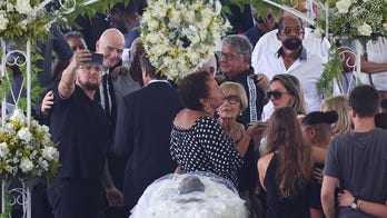 FIFA president 'dismayed' by criticism, attempts to clarify photo: 'Pelé’s teammates asked to do a selfie'