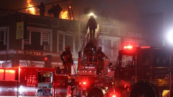 More than 100 firefighters battle massive Los Angeles apartment complex fire, 1 injured