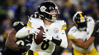 Steelers' Mike Tomlin doesn't dub Kenny Pickett 'franchise quarterback' just yet