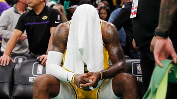 LeBron James astonished over missed foul call in Lakers' loss: 'I don't understand what we're doing'