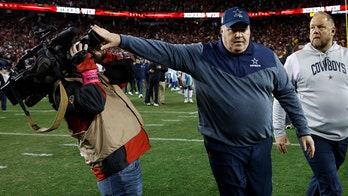Cowboys' Mike McCarthy stiff-arms cameraman after loss to 49ers