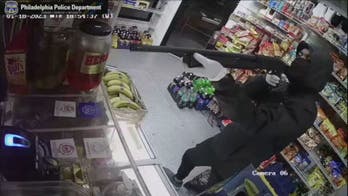 Philadelphia suspects try to rob market with shotgun