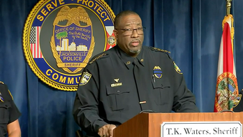 Florida police officer shot in face by burglary suspect; five officers returned fire, killing the suspect