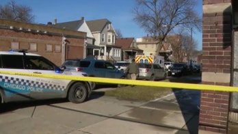Chicago police searching for suspects after 2 killed, 3 wounded in 'targeted' home invasion