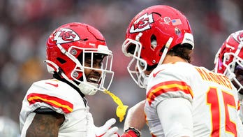 Patrick Mahomes sets NFL record as Chiefs clinch AFC's top seed, bye week with win over Raiders