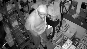 Houston bar owner has 'no choice' but to sleep at restaurant after burglaries: 'Got to defend what's ours'