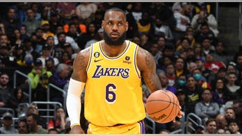 Lakers’ LeBron James held back from heckler during loss to Clippers