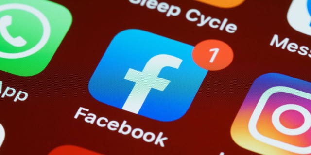 Photo of the Facebook icon with a notification.