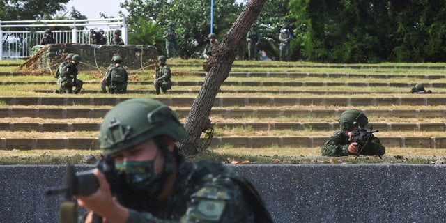 FILE PHOTO: Soldiers take position during Taiwan's main annual "Han Kuang" exercise in New Taipei City, Taiwan, July 27, 2022. 