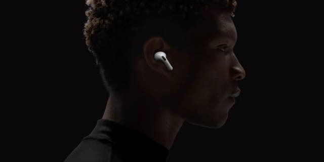 Aucun médecin ne prescrit actuellement les Apple Airpods Pro comme alternative aux aides auditives, et Apple ne fait aucune publicité des AirPods comme une solution pour la perte auditive.