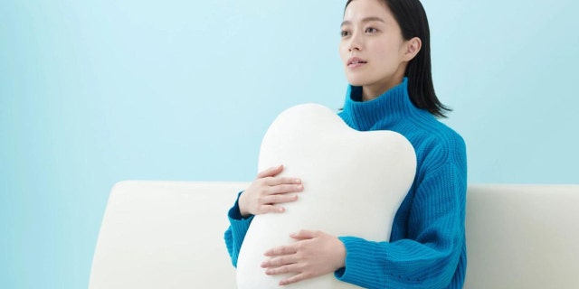 Japanese robotics company Yukai Engineering has created an incredible pillow that feels like you're breathing when you hold it.