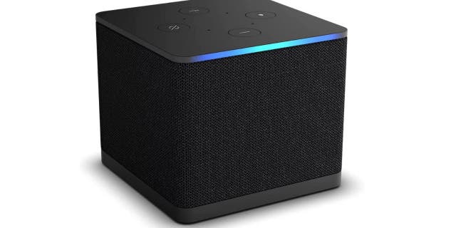 Kubus Amazon Fire TV adalah pemutar media streaming, memberi Anda akses ke hampir semua layanan streaming yang tersedia dalam kualitas 4K HDR yang luar biasa, kami juga menyertakannya di sini karena Anda juga dapat menyambungkannya ke kotak kabel dan konsol game, dan dapat beralih di antara layanan Anda dengan perintah suara