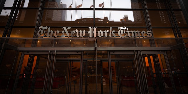 مبنى نيويورك تايمز في وسط مانهاتن