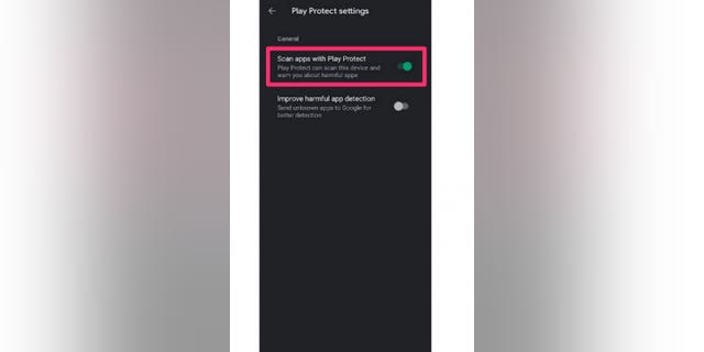 Bagaimana memilih "Pengaturan" dari aplikasi Google Play.  Kurt Knutsson menunjukkan cara menghapus aplikasi yang terinfeksi virus.