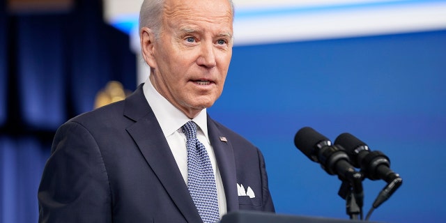 BESTAND - President Joe Biden in het South Court Auditorium in het Eisenhower Executive Office Building op de campus van het Witte Huis, donderdag 12 januari 2023, in Washington.