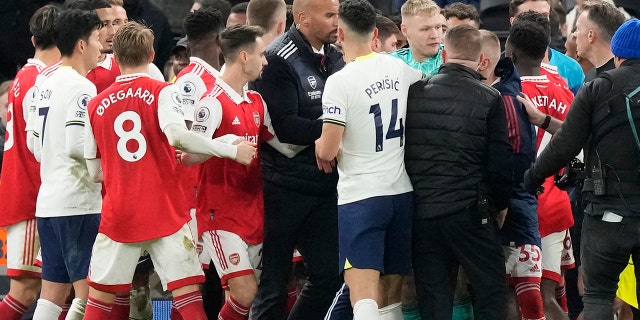De Engelse Premier League-voetbalwedstrijd tussen Tottenham Hotspur en Arsenal in Londen, zondag 15 januari 2023.