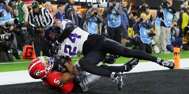 Adonai Mitchell #5 of the Georgia Bulldogs catches a touchdown pass late in the second quarter against Josh Newton #24 of the TCU Horned Frogs in the College Football National Championship game at SoFi Stadium on January 9, 2023, in Inglewood , california.