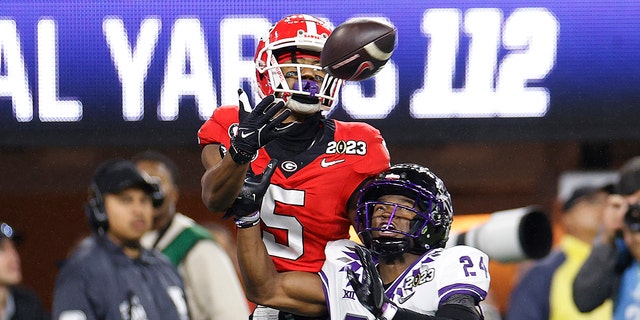 Adonai Mitchell #5 of the Georgia Bulldogs catches a touchdown pass late in the second quarter against Josh Newton #24 of the TCU Horned Frogs in the College Football National Championship game at SoFi Stadium on January 9, 2023, in Inglewood , california.