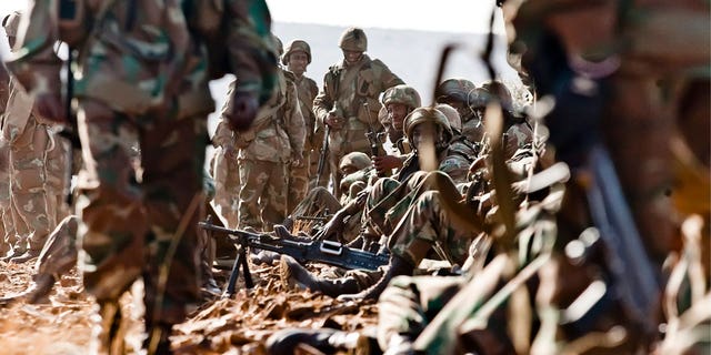 Certains des 6500 soldats, policiers et personnel de soutien de la Communauté de développement de l'Afrique australe sont descendus au Cap Nord dans le cadre d'un exercice militaire en septembre 2009. 