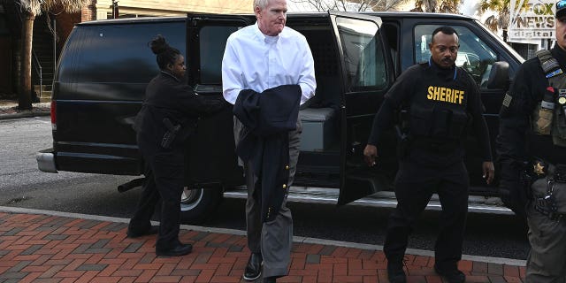 Alex Murdaugh is led into the Colleton County Courthouse in Walterboro, South Carolina, Jan. 23, 2023 for the first day of jury selection in his murder trial.