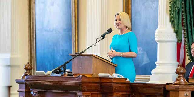 Texas Land Commissioner Dawn Buckingham sworn in as state's first female head of the agency.