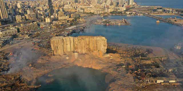 Adegan ledakan yang melanda pelabuhan Beirut ditampilkan, pada 5 Agustus 2020. Jaksa tertinggi Lebanon pada 25 Januari 2023, memerintahkan pembebasan semua tersangka yang ditahan dalam ledakan pelabuhan mematikan tahun 2020.