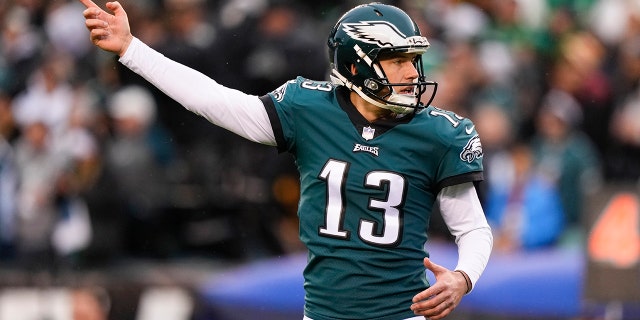 El pateador de los Philadelphia Eagles, Brett Kern, reacciona a un despeje durante la primera mitad del partido de fútbol de la NFC por el Campeonato de la NFL entre los Philadelphia Eagles y los San Francisco 49ers el domingo 29 de enero de 2023 en Filadelfia.