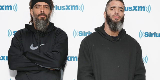 Los luchadores Jay Briscoe y Mark Briscoe de The Briscoe Brothers visitan los estudios Sirius XM el 4 de abril de 2019 en la ciudad de Nueva York.