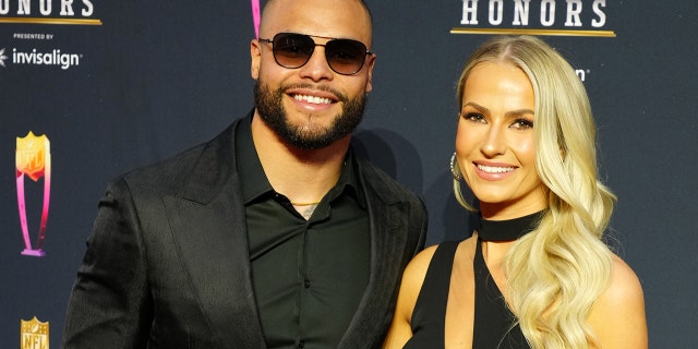 Dak Prescott y Natalie Buffett asisten a la 11.ª entrega anual de premios de la NFL en el Teatro de YouTube el 10 de febrero de 2022 en Inglewood, California.