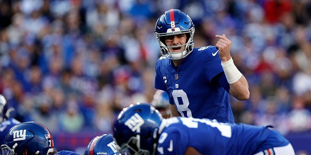 New York Giants quarterback Daniel Jones (8) calls out a play at the line of scrimmage during a game against the Indianapolis Colts Jan. 1, 2023, in East Rutherford, N.J. 