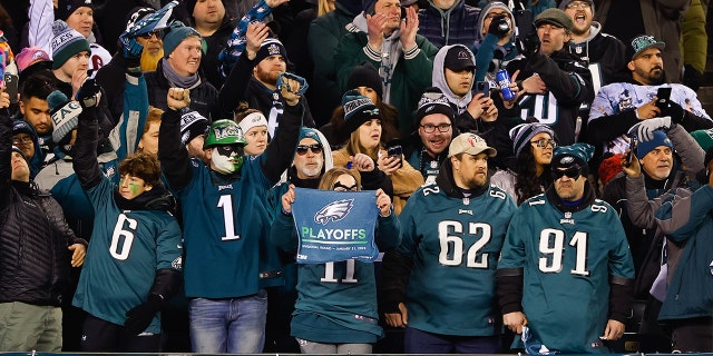 Aficionados de los Philadelphia Eagles antes del partido de eliminatoria divisional de la NFC entre los Philadelphia Eagles y los New York Giants el 21 de enero de 2023 en el Lincoln Financial Field de Filadelfia.